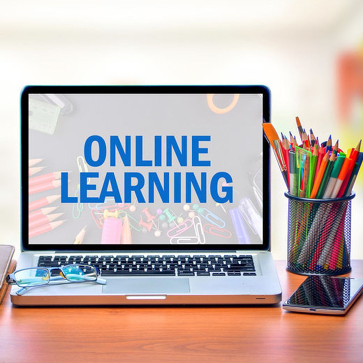 laptop with text on screen: Online Learning